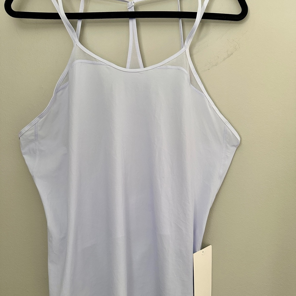 Lululemon Sheer Lightness
Tank sz6. Color code:
LW1BPRS. NWT